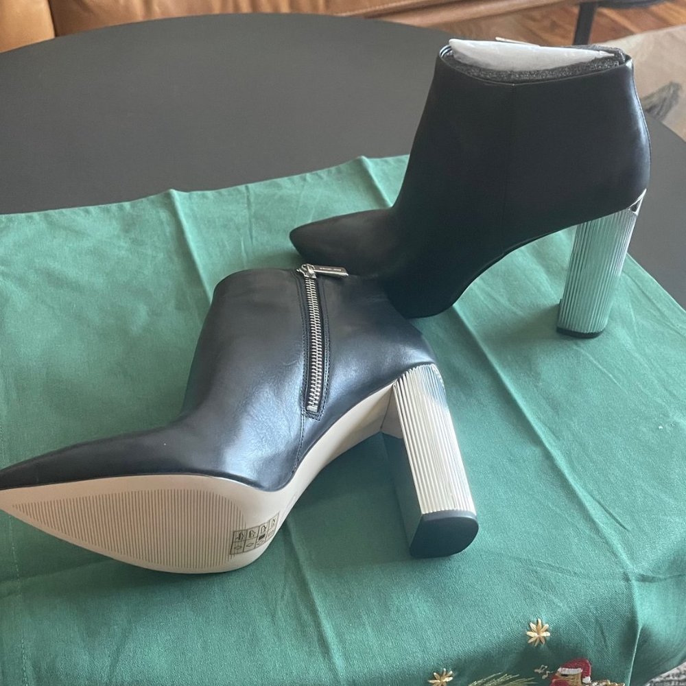 Never Worn Still in box Black Leather Booties size 10 - Picture 3 of 5